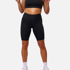 Moana Smile Club Infinity Mid-Thigh Bike Short